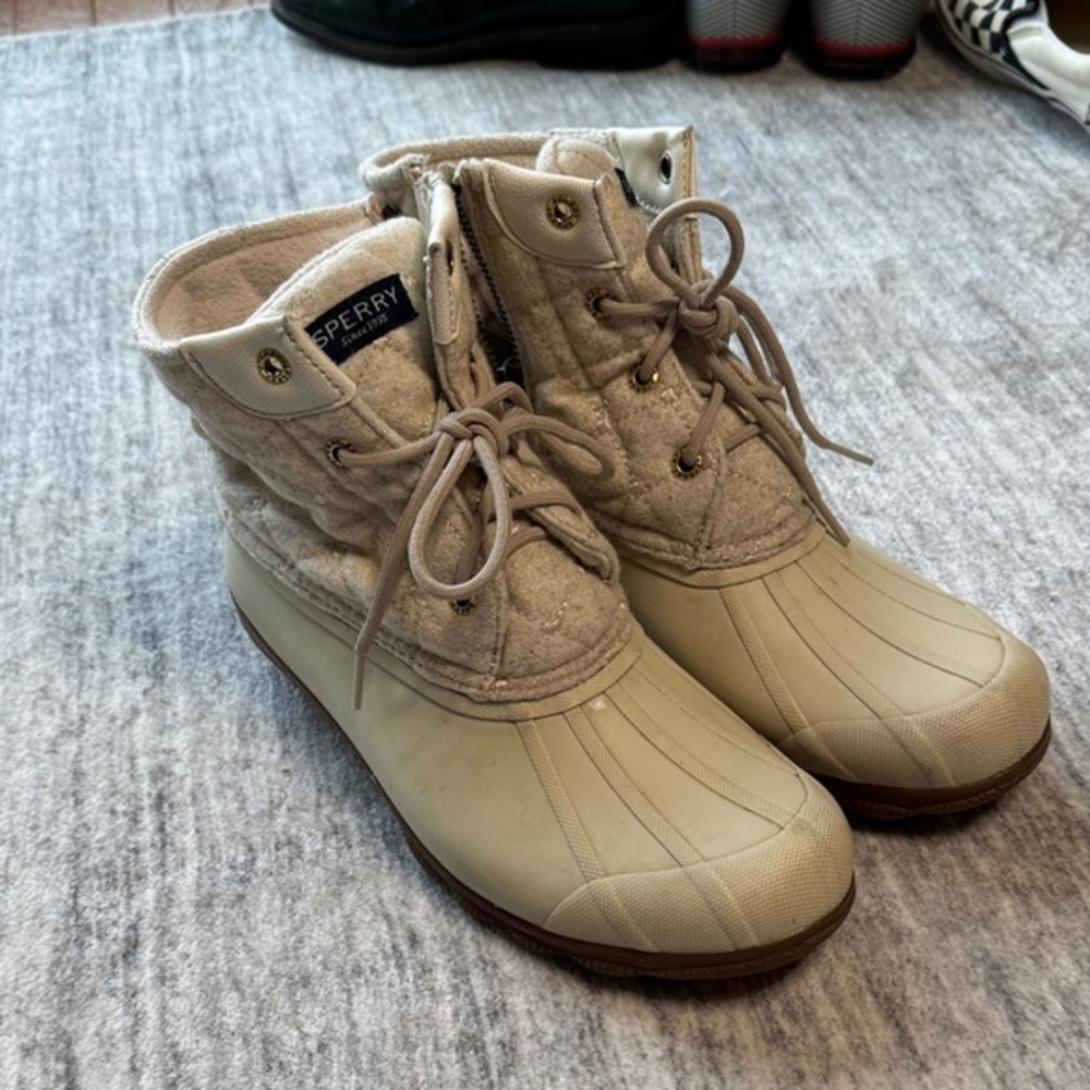 Sperry Cream Quilted Lace-Up Duck Boots